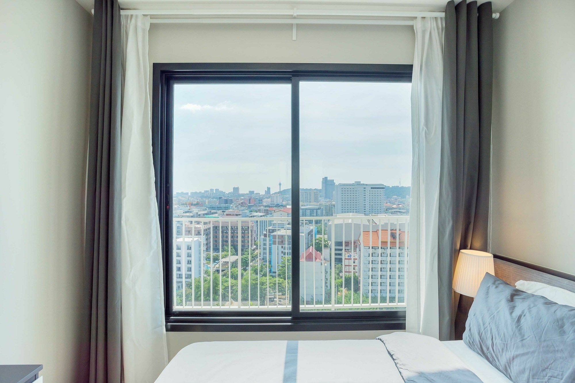 Favstay - The Base Central Pattaya Extérieur photo
