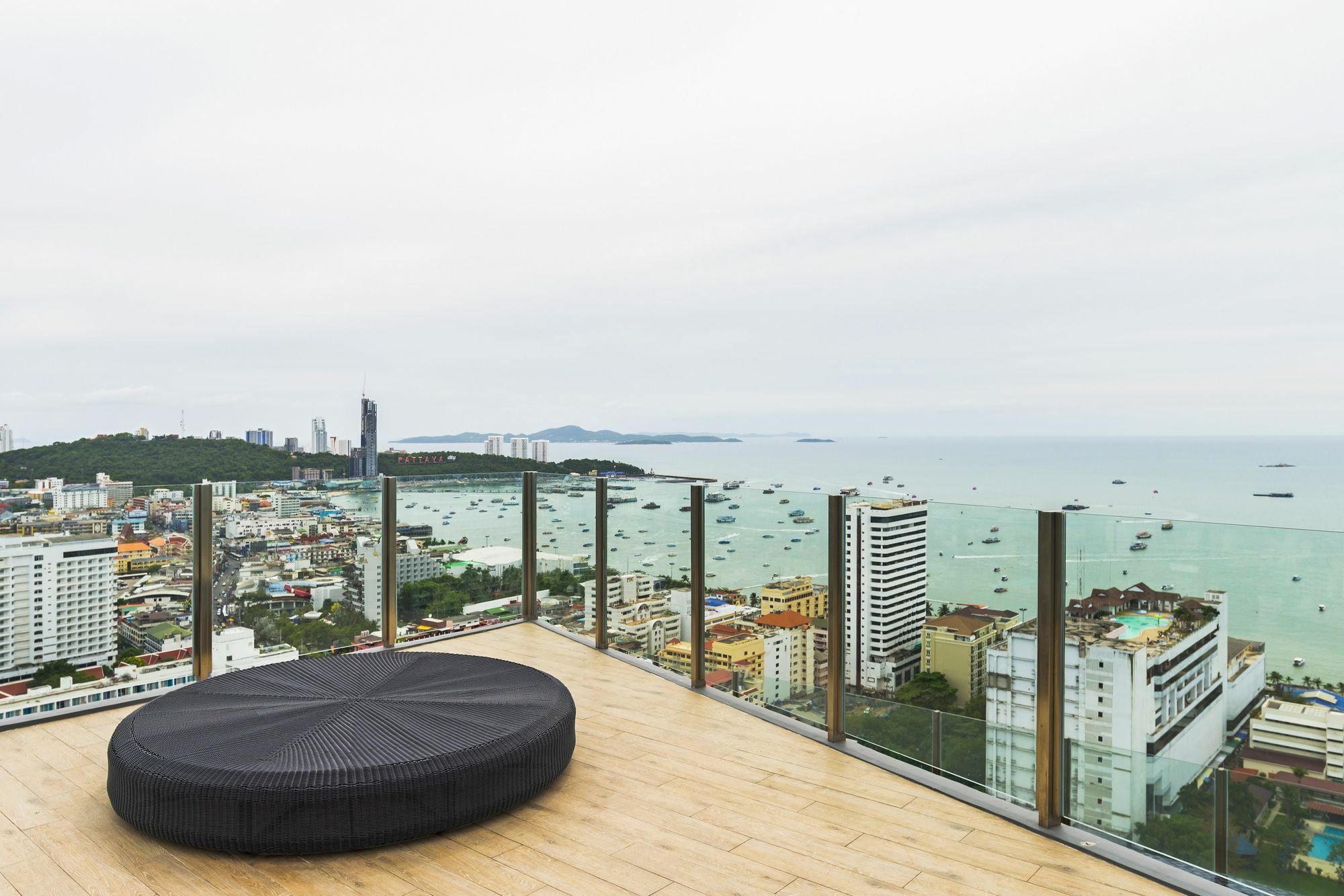 Favstay - The Base Central Pattaya Extérieur photo