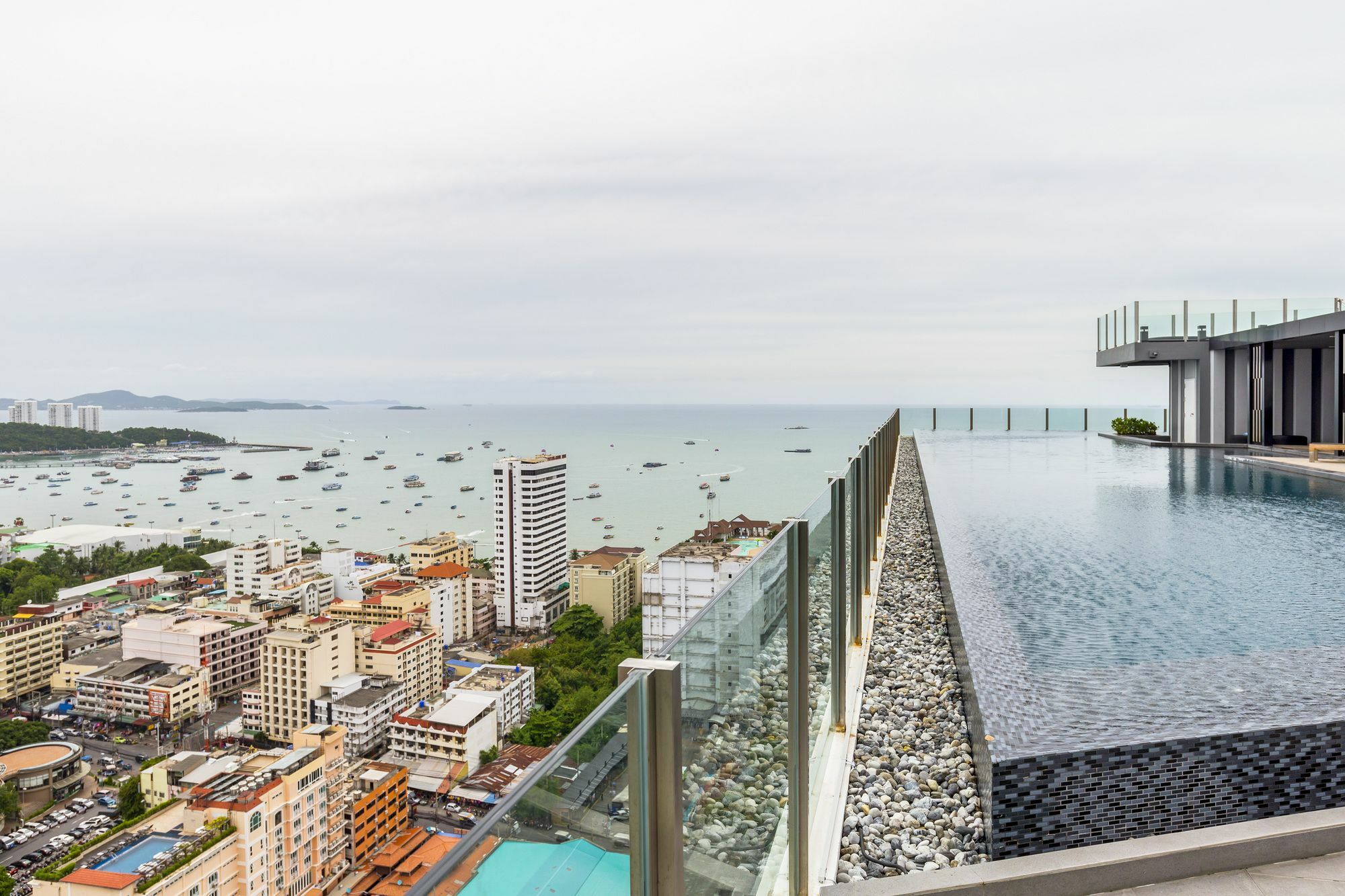 Favstay - The Base Central Pattaya Extérieur photo