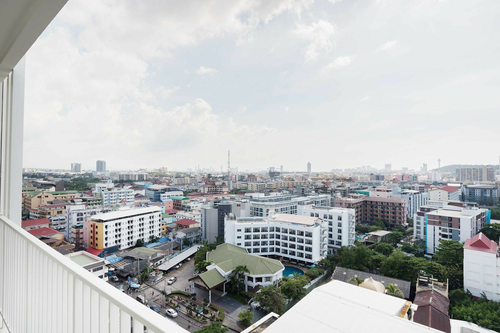 Favstay - The Base Central Pattaya Extérieur photo